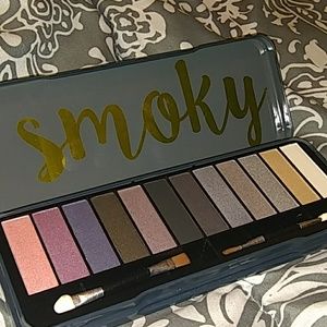 Smokey eye eyeshadow palette